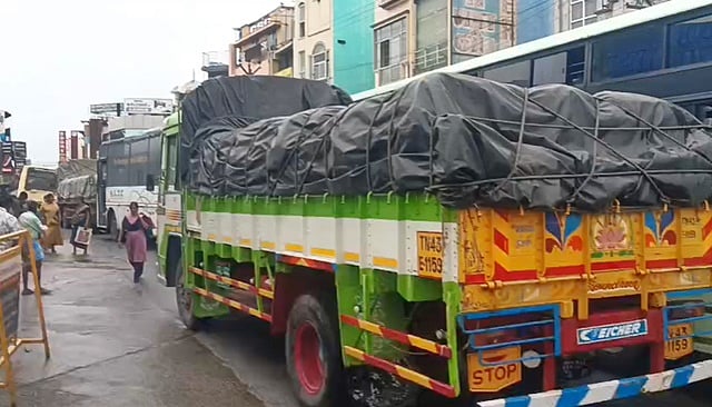 உதகையில் தொடர்ந்து கனமழை: போக்குவரத்து முடங்கியதால் வாகன ஓட்டிகள் அவதி!