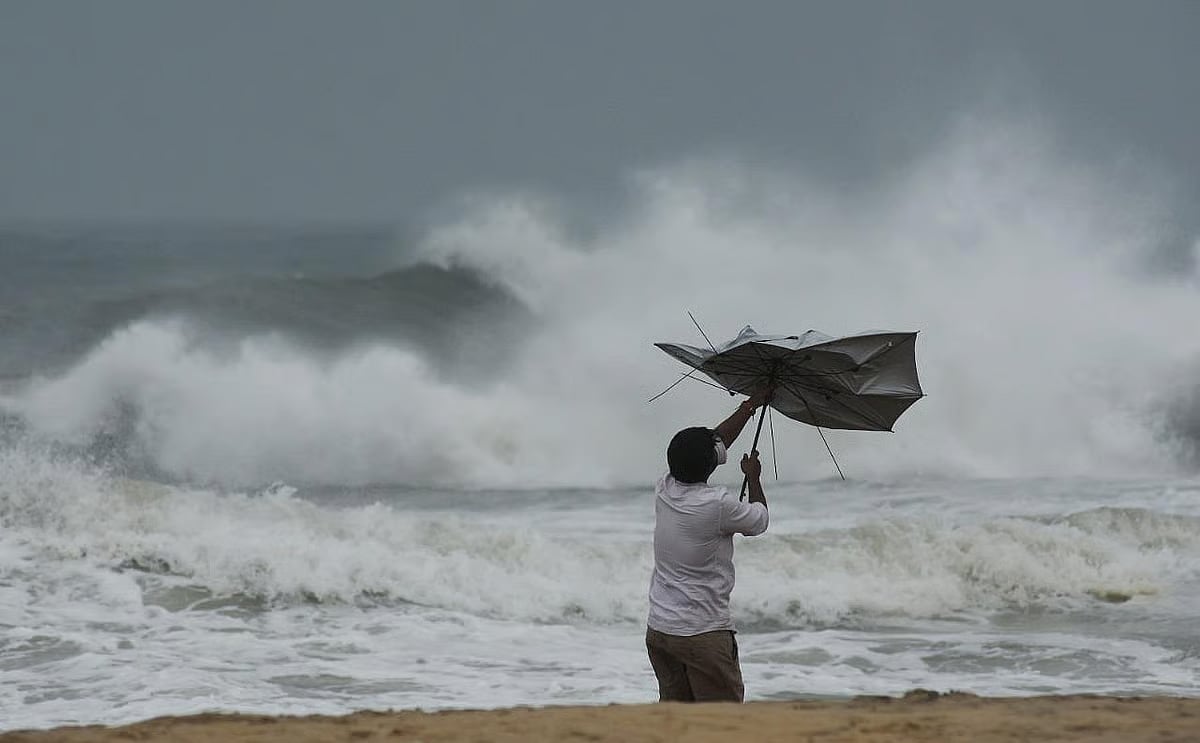 தமிழகத்தில் தொடர் பலத்த மழை: இன்று உருவாகிறது ‘அர்னாப்’ புயல்!