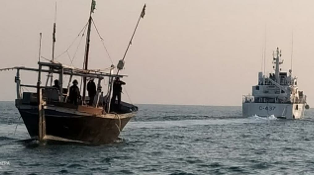 இந்திய எல்லைக்குள் அத்துமீறி நுழைந்த பாக். மீனவர்கள் கைது!