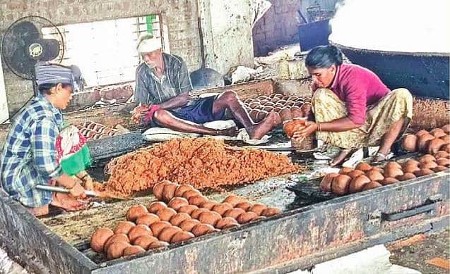 தீபாவளி: தருமபுரியில் வெல்லம், சர்க்கரை உற்பத்தி தீவிரம்! 