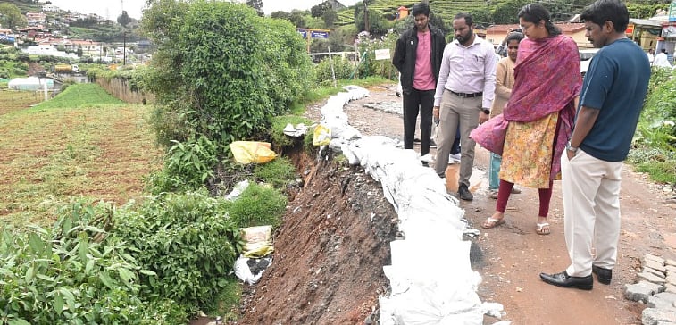 நீலகிரியில் 62 இடங்களில் மண்சரிவு: சீரமைப்புப் பணிகள் தீவிரம்!