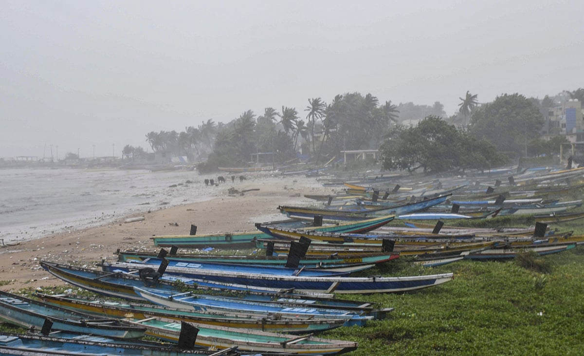கொந்தளிக்கும் கடல்.