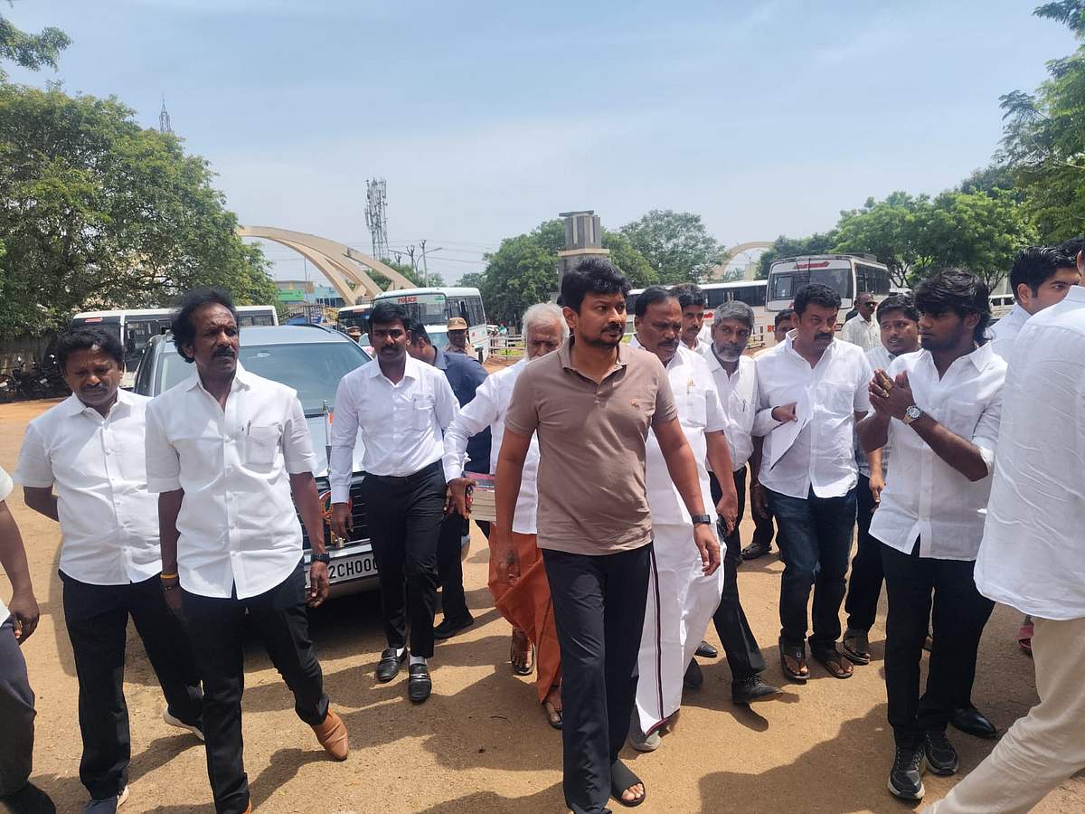 புழல் சிறையில் அன்பில் மகேஸை சந்தித்த உதயநிதி!