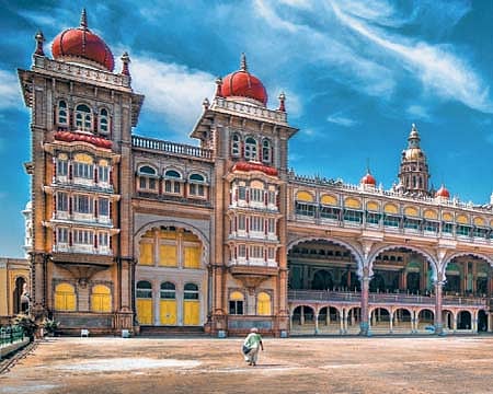 மைசூர் அரண்மனை வயது 100