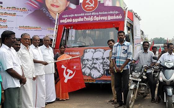 சிதம்பரத்தில் எம்.எல்.ஏ. தலைமையில் மார்க். கம்யூ பிரசார ஊர்தி பயணம்