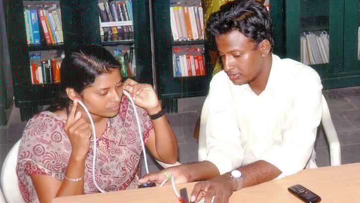 காதுகேளாதோருக்கான ஸ்டெத்தாஸ்கோப்: கலசலிங்கம் பல்கலைக்கழக மாணவர் சாதனை