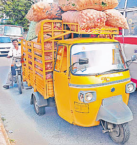 டீசல் விலை உயர்வால் வாகனக் கட்டணம் அதிகரிப்பு