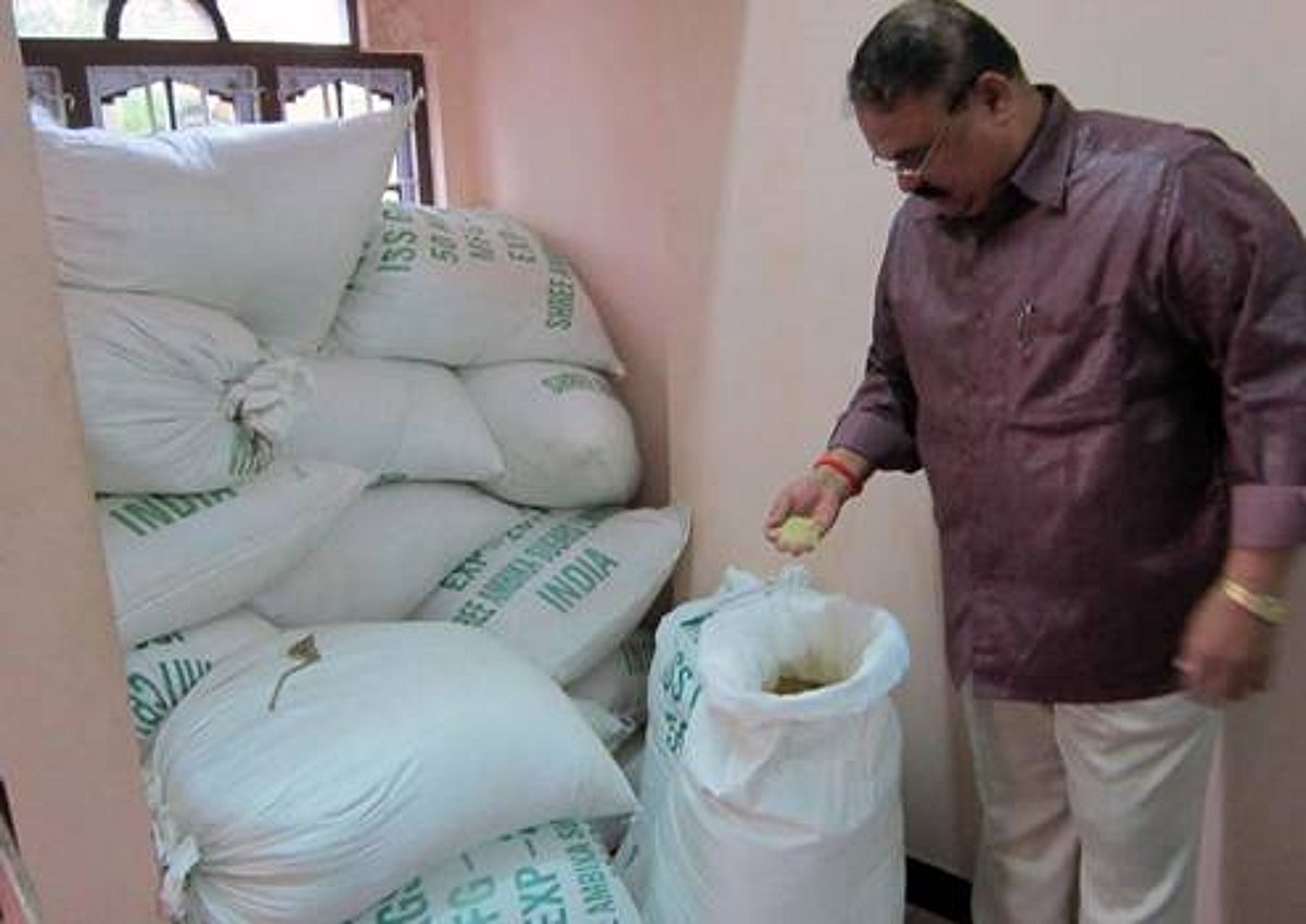 காரைக்காலில் 50 மூட்டை ரேஷன் அரிசி கடத்தல் - இருவர் கைது