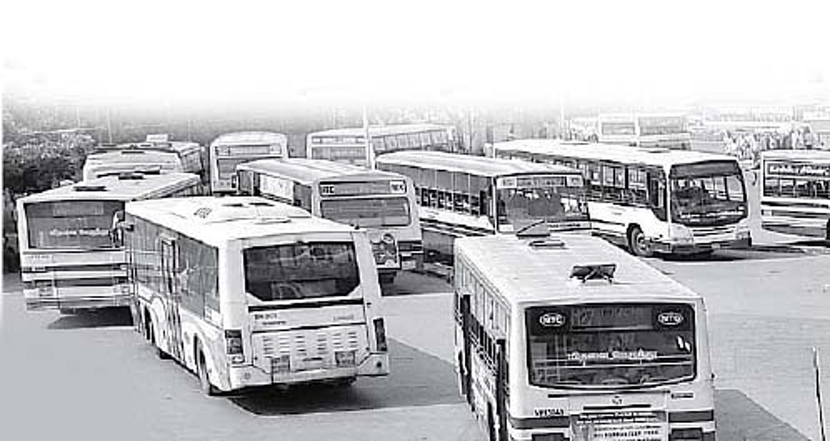 ஆள் பற்றாக்குறை எதிரொலி: இயக்கப்படாமல் பணிமனைகளிலேயே நிறுத்தப்படும் 400 மாநகர பஸ்கள்