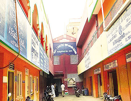 வாடகைக் கட்டடத்தில் இயங்கும் ஊத்துக்கோட்டை நீதித்துறை நடுவர் நீதிமன்றம்