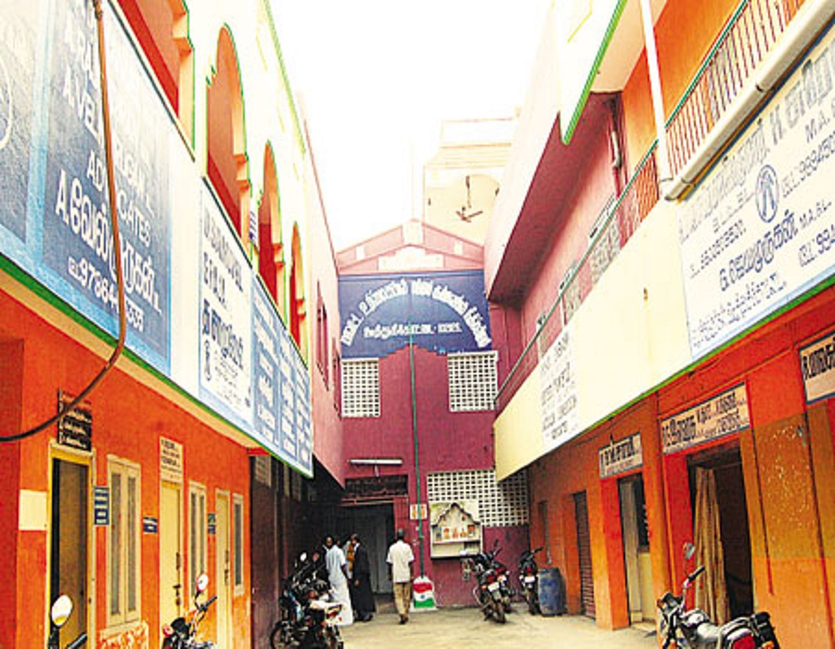 வாடகைக் கட்டடத்தில் இயங்கும் ஊத்துக்கோட்டை நீதித்துறை நடுவர் நீதிமன்றம்