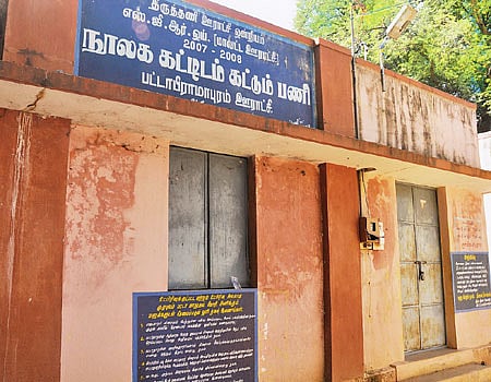 நூலகம் இருந்தும் பயனில்லை; மக்கள் வரிப்பணம் ரூ.2.20 லட்சம் வீண்