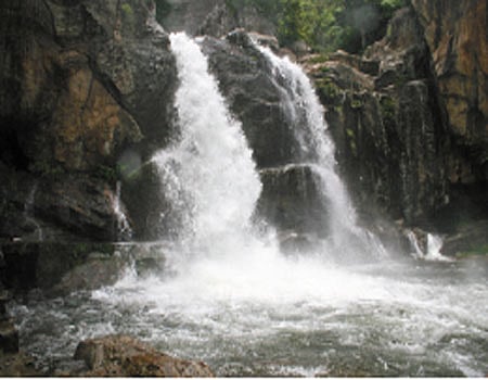 குற்றால அருவியிலே....!