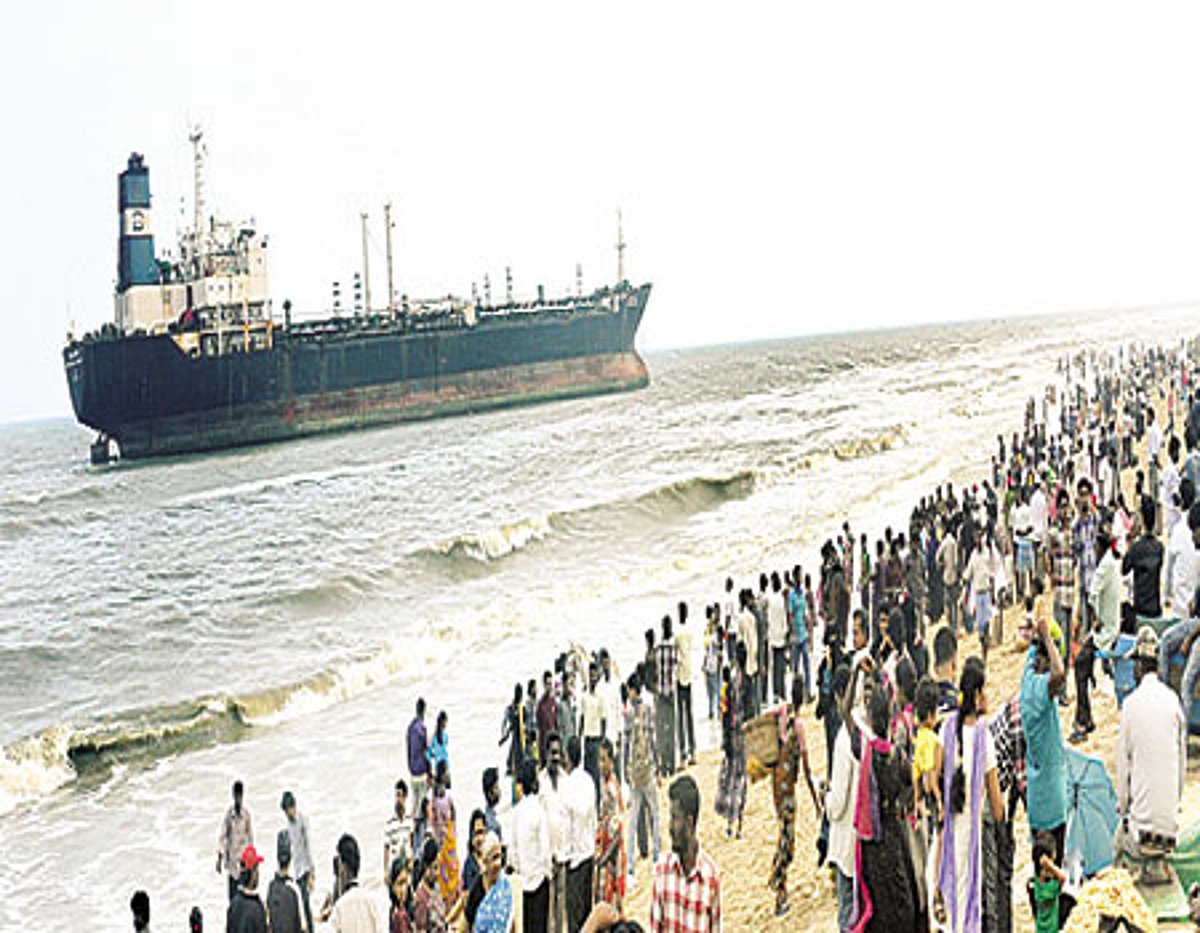 கப்பல் சிப்பந்திகள் உயிரிழப்புக்கு யார் காரணம்?