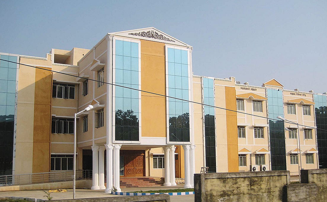 திறப்புக்குக் காத்திருக்கும் மருத்துவமனைக் கட்டடம்