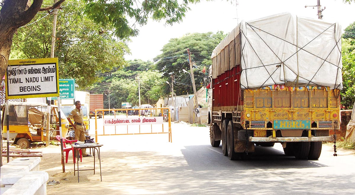 ஊத்துக்கோட்டையில் தேவை நவீன சோதனைச் சாவடி?