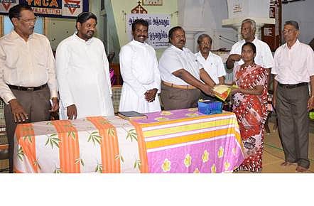 ஸ்ரீவில்லிபுத்தூரில் ஒய்.எம்.சி.ஏ. சார்பில் கிறிஸ்துமஸை ஒட்டி ஏழைகளுக்கு உதவிகள் வழங்கல்