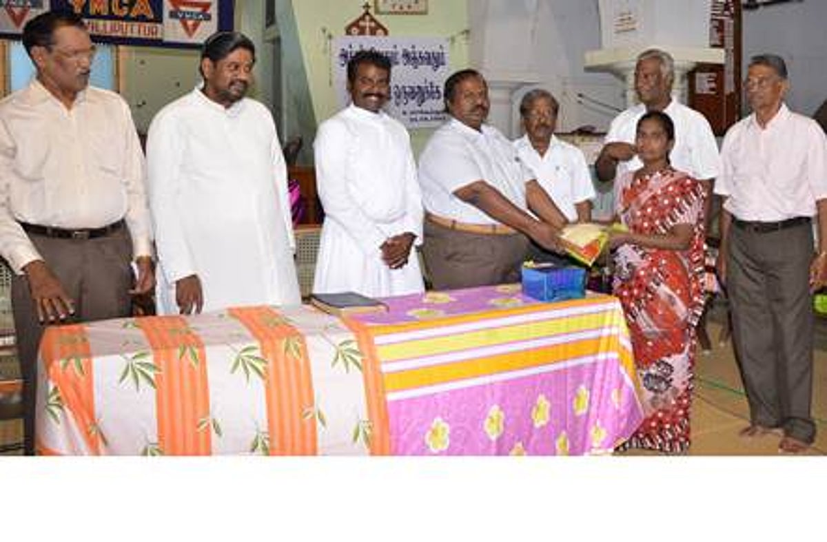 ஸ்ரீவில்லிபுத்தூரில் ஒய்.எம்.சி.ஏ. சார்பில் கிறிஸ்துமஸை ஒட்டி ஏழைகளுக்கு உதவிகள் வழங்கல்