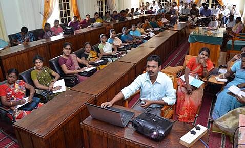 பள்ளி மாணவர்களுக்கு பல் பரிசோதனை செய்யும் திட்டம் குறித்து ஆசிரியசர்களுக்கு பயிற்சி