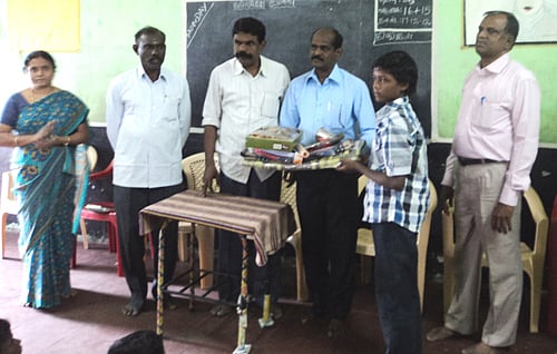 உண்டு-உறைவிடப் பள்ளி மாணவர்களுக்கு உதவிகள் வழங்கும் விழா