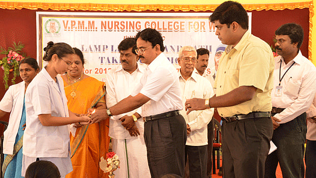 ஸ்ரீவில்லிபுத்தூர் செவிலியர் கல்லூரியில் உறுதிமொழி எடுக்கும் விழா