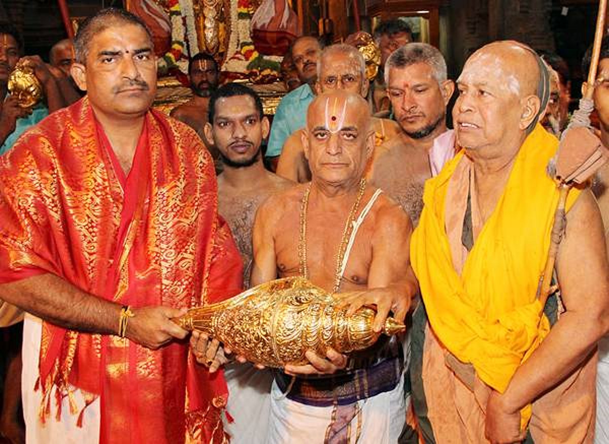 ஏழுமலையானுக்கு ஜெயேந்திர சரஸ்வதி தங்க சங்கு நன்கொடை