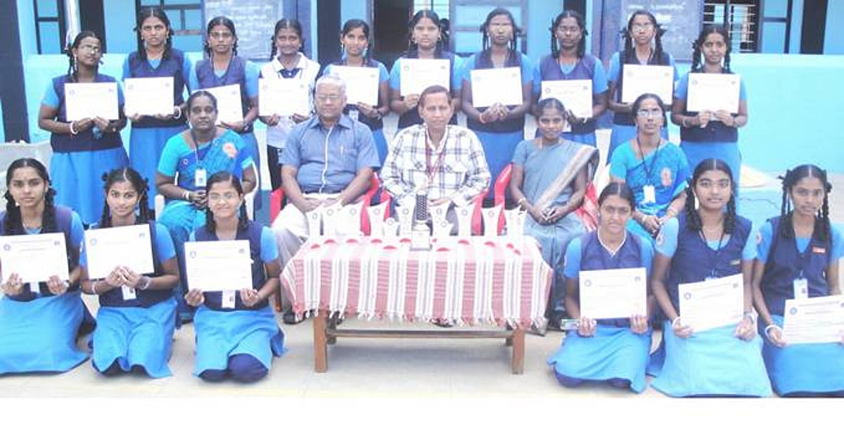 தமிழ் அறிவுத் திருவிழா: ஸ்ரீவில்லிபுத்தூர் லயனஸ் பள்ளி ஒட்டு மொத்த சாம்பியன்