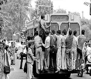 மாணவர்களுக்கு வேண்டும் சிறப்புப் பேருந்துகள்