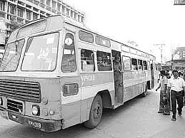 இலவச பஸ் பாஸ் காத்திருக்கும் 4 லட்சம் மாணவர்கள்!