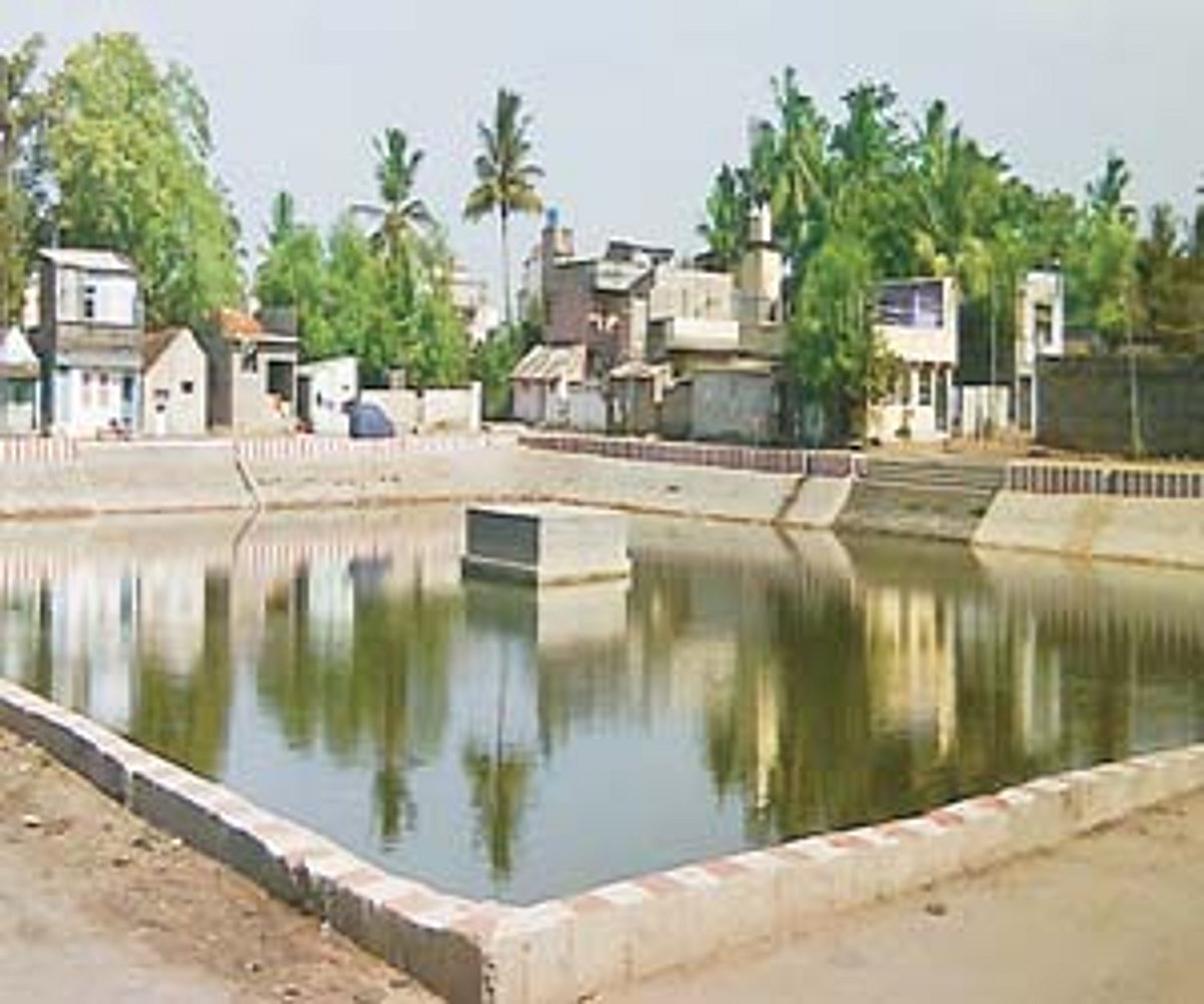 கரிகிருஷ்ணப் பெருமாள் கோயில் குளத்துக்கு சுற்றுச்சுவர் அமைக்கப்படுமா?