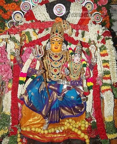 சிவகங்கை பிள்ளைவயல் காளியம்மன் கோயிலில் பூச்சொரிதல் விழா