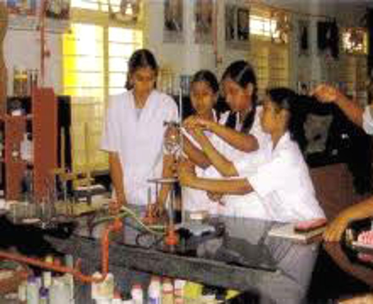 விருதுநகர் மாவட்டத்தில் வெள்ளியன்று 10-ம் வகுப்பு செய்முறைத் தேர்வு