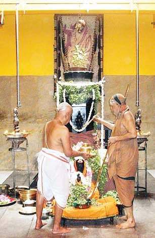 சிவத் தொண்டில் ஆஸ்திரேலிய ஓவியர்!