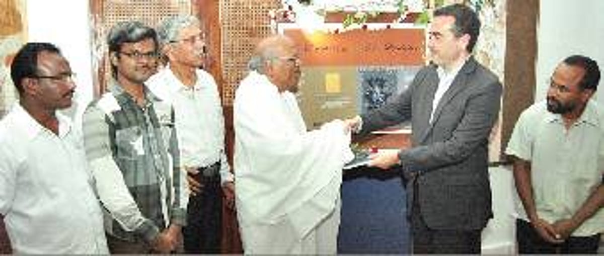 மொழிகளை இணைத்த பாலம்!