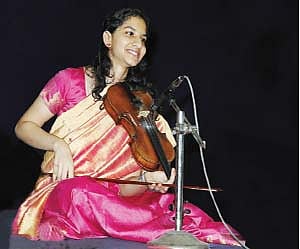 வயலினில் ஒத்த வார்த்தைகள்!