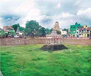 தொடர் மழையிலும் நிரம்பாத திருவொற்றியூர் கோயில் தெப்பக்குளம்