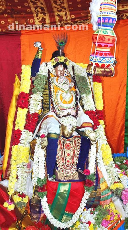 புரட்டாசி சனி: சிறப்பு அலங்காரத்தில் காரைக்கால் ஸ்ரீ நித்யகல்யாணப் பெருமாள்