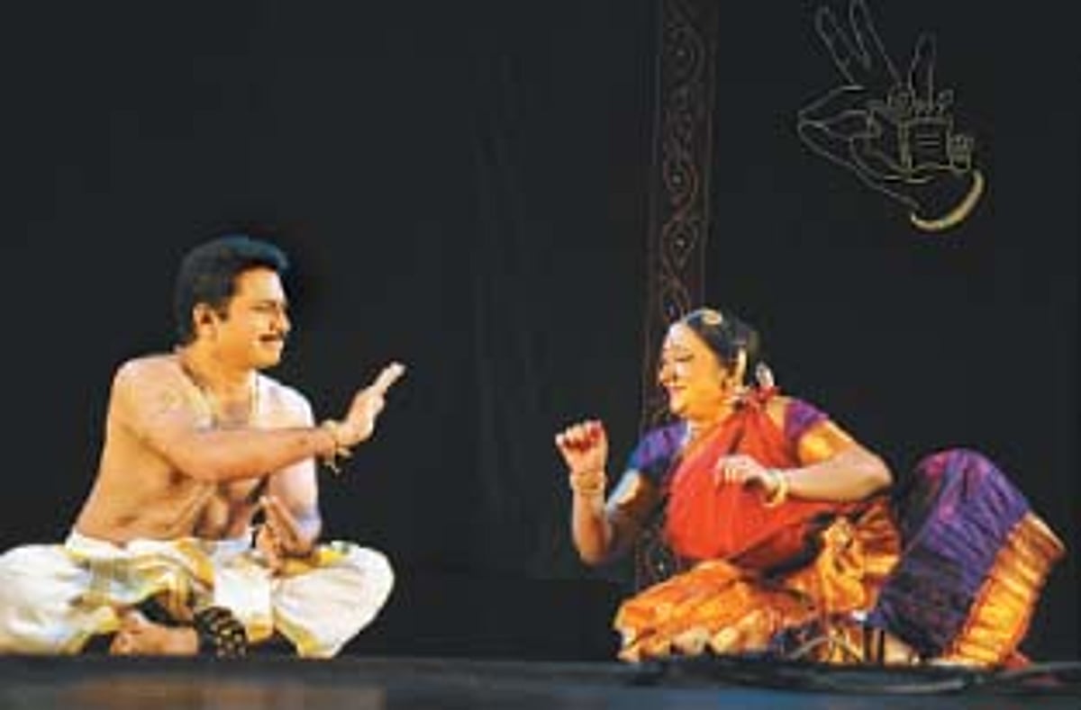 கதை கதையாம் நாட்டியமாம்