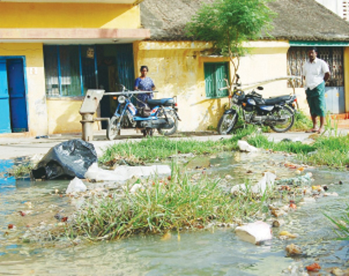 குடிநீரில் கலக்கும் கழிவுநீர்