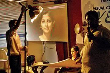 கலை: கலை​வ​ளர்க்க களம் அமைப்​போம்!