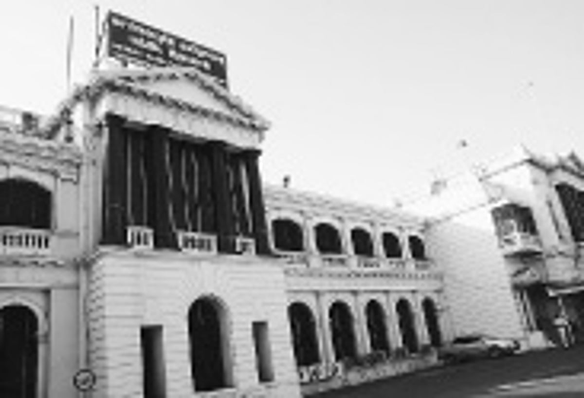 நூலகம் ஒருபுறம்; அலுவலகம் வேறுபுறம்: தவிப்பில் செம்மொழி தமிழாய்வு நிறுவனம்