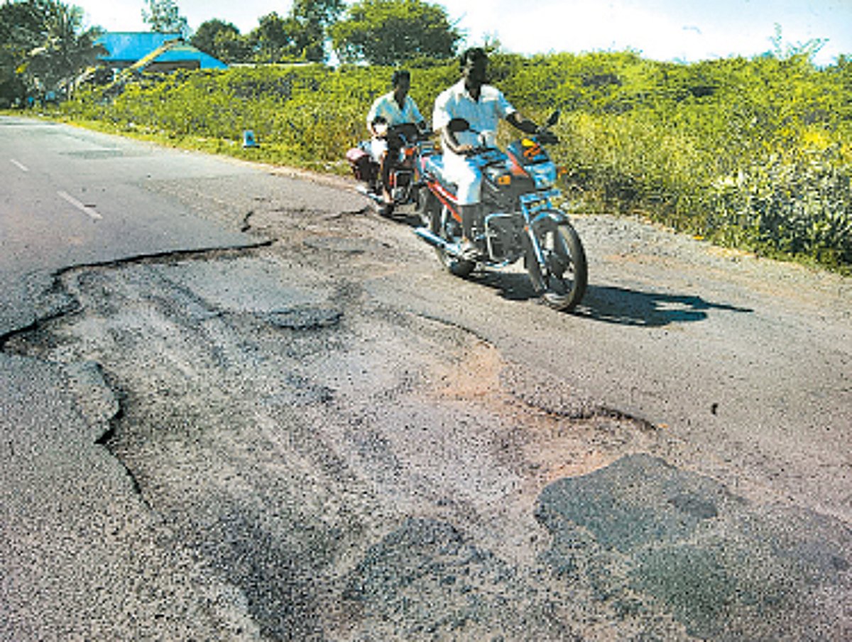 மருத்துவமனைக்கு அழைத்துச் செல்லும் மாநில நெடுஞ்சாலை!?