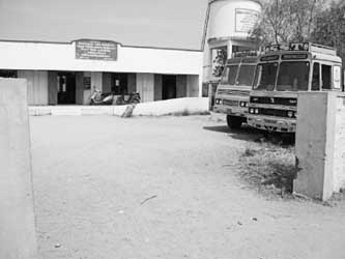 பாதுகாப்பு தேடும் அரசுப் பள்ளி