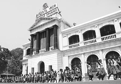 தொல்லியல் துறையிடம் புனித ஜார்ஜ் கோட்டை