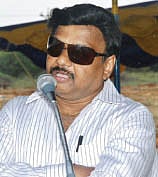 எல்லாருக்குள்ளேயும் அரசியல் இருக்கு!