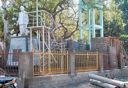 தியாகி வைத்தியநாதய்யர் சிலை அருகில் பொது கழிப்பறை: தியாகிகள் குமுறல்