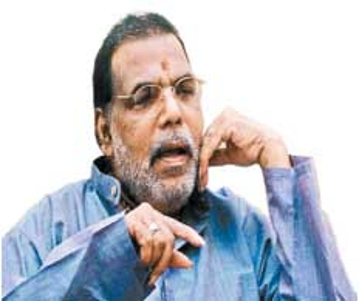 பொதுவாக இவர் மனசு தங்கம்...