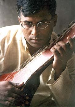 நகர்வலம்: கட​வு​ளின் சேவை​யில்...