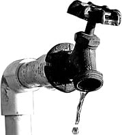 சங்​க​ரன்​கோவி​லில் தொட​ரும் அவ​லம்​: 10 ஆண்​டு​க​ளாக புதிய குடி​நீர் இணைப்பு இல்லை