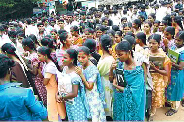 கேள்வி கேட்பார் இல்லையே...